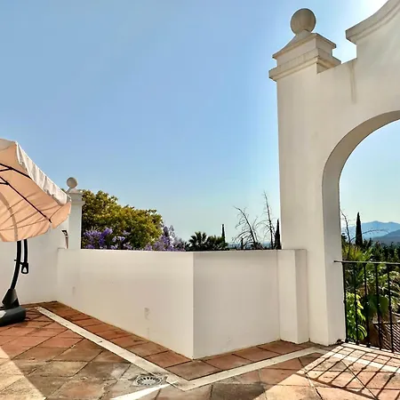 アパート Duplex-penthouse With Stunning Panoramic View マルベーリャ