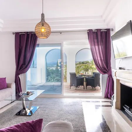 Duplex-penthouse With Stunning Panoramic View 아파트 마르베야