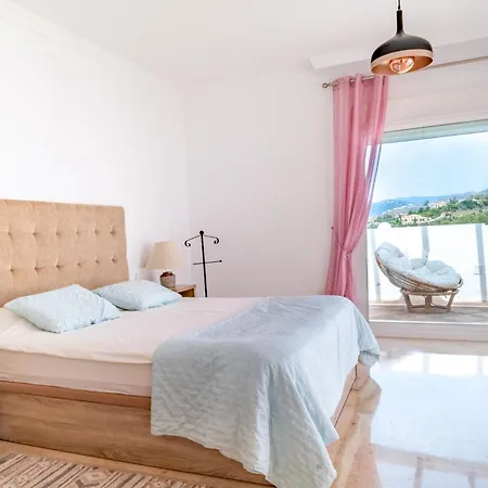 Duplex-penthouse With Stunning Panoramic View *